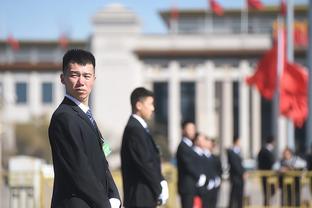 挥霍反击机会！武磊无人干扰下分边过大，刘彬彬没能追上球出界